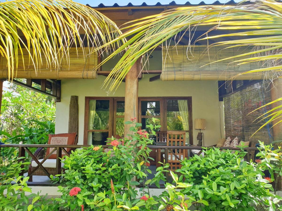 Waiara Village Guesthouse Maumere Buitenkant foto
