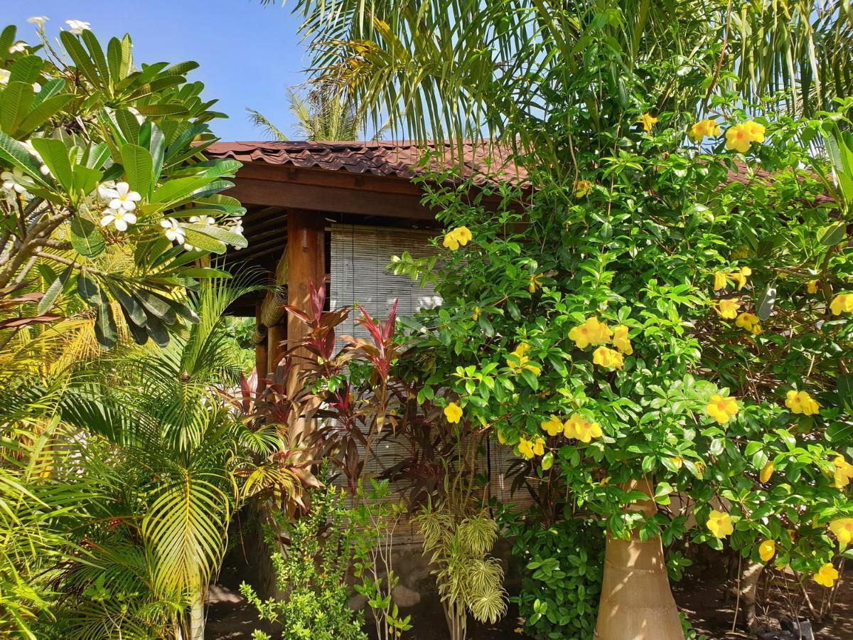 Waiara Village Guesthouse Maumere Buitenkant foto