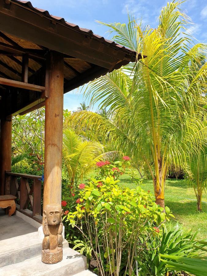 Waiara Village Guesthouse Maumere Buitenkant foto